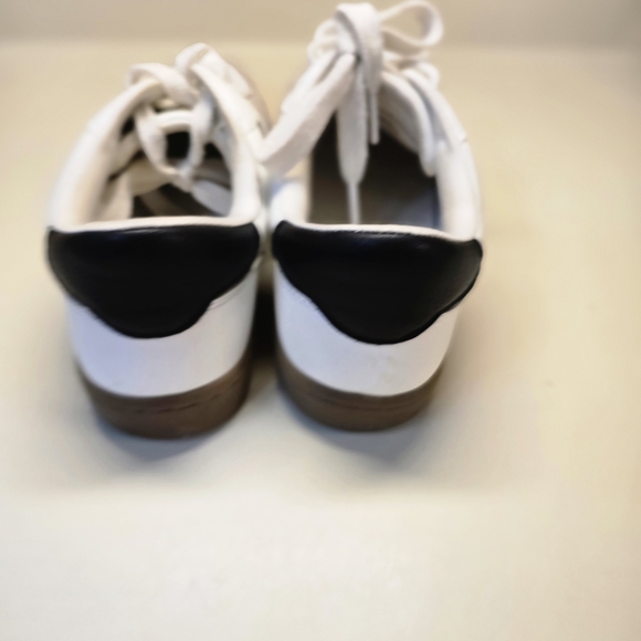 Universal Thread White and Black Women's Sneakers - Picture 4 of 7